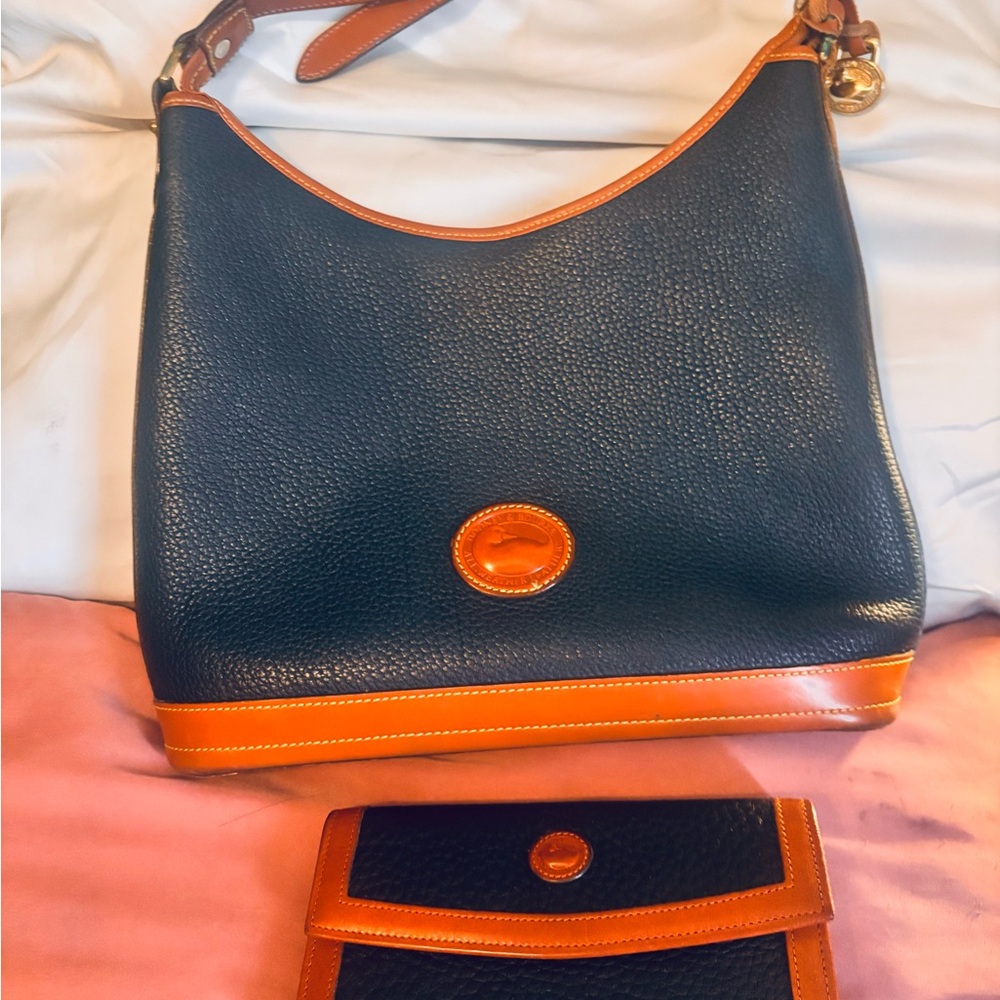 Vintage Dooney & Bourke Navy blue & Tan Pebble Leather Shoulder Bag and wallet